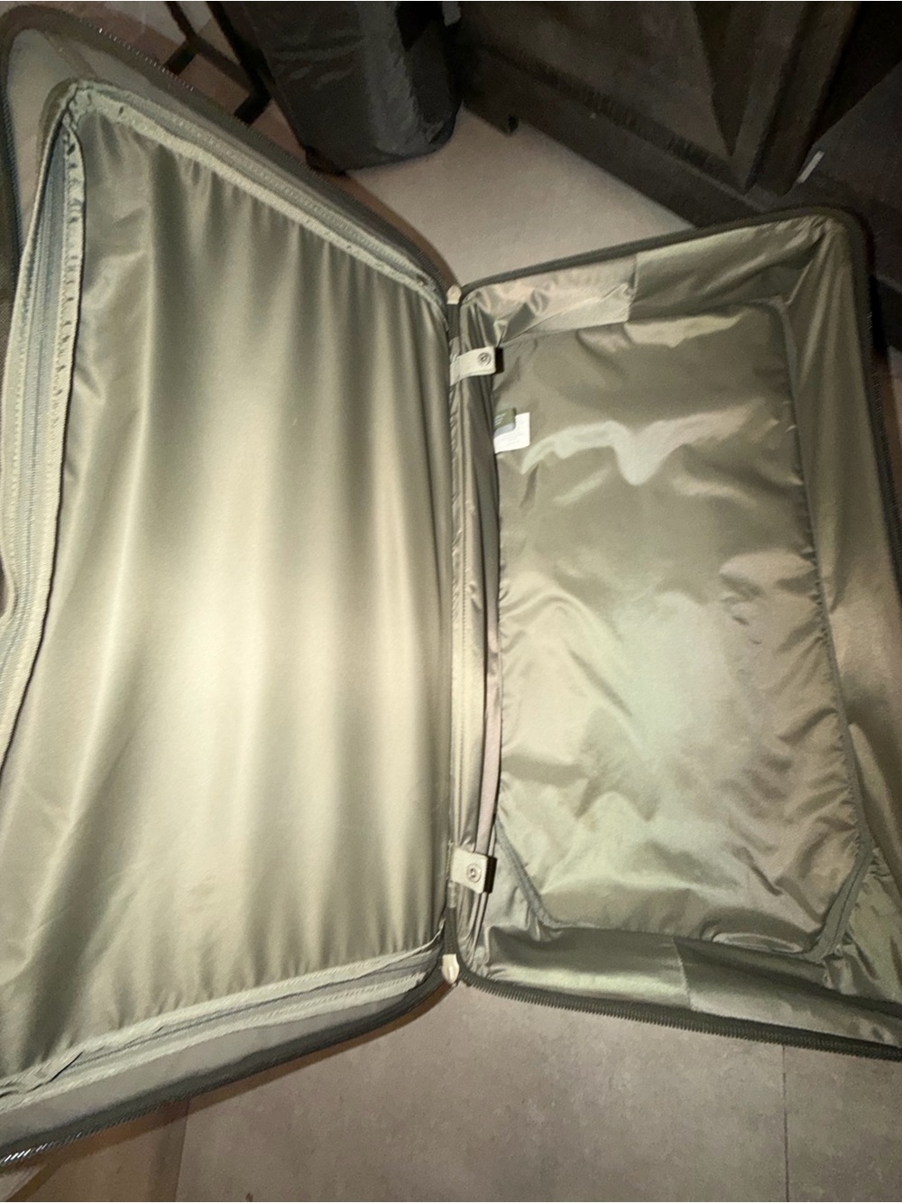 Briggs & Riley Baseline Large Two-Wheel Duffle Bag. - Picture 4 of 16
